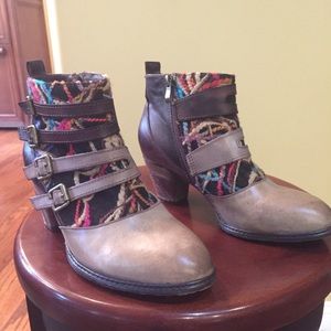 L’arriste Distressed Spring Step Booties